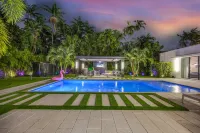 Tropical Villa with Heated Pool and Game Yard - Villas
