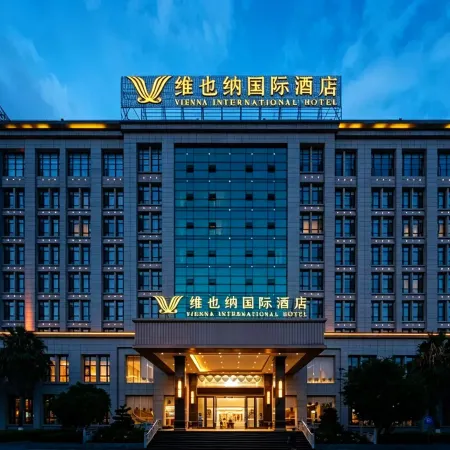 Vienna International Hotel (Baoshan High-speed Railway Station Wuyue Plaza)