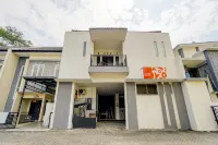 RedDoorz Near Plaza Araya Malang Отели в г. Blimbing