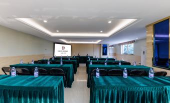 Borrman Sunshine Panorama Selected Hotel (Shanwei Ermalu Food Street)