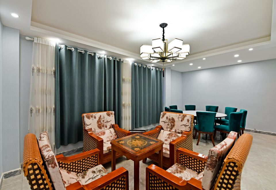 3. 홀리데이 인 진..