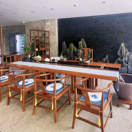 Haina Hotel (Long Live Mountain Wuxia City Qingming Shangheyuan Branch)