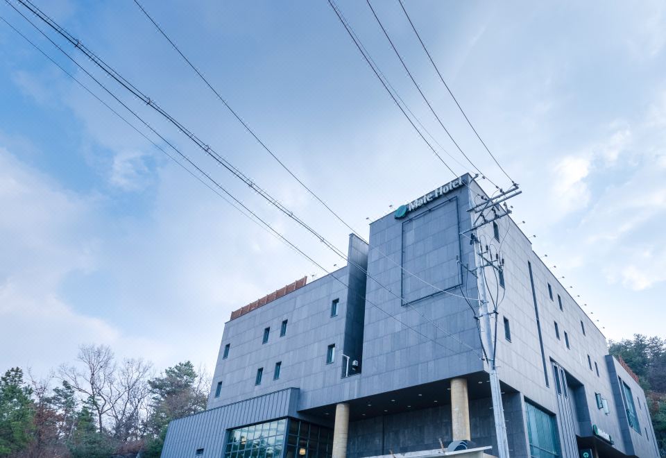 2. 메이트 호텔 파..