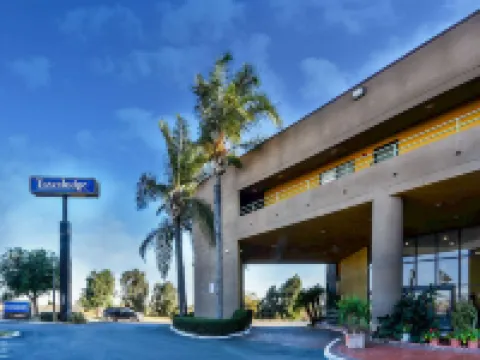 トラベロッジ バイ ウィンダム コマース ロサンゼルス エリア コマースのホテル