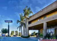 Travelodge by Wyndham Commerce Los Angeles Area