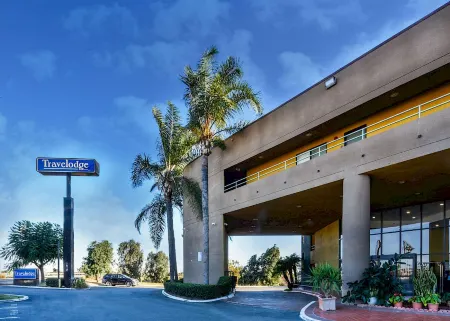 Travelodge by Wyndham Commerce Los Angeles Area Отели в г. Коммерс