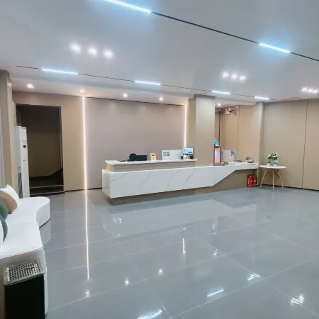 Four Seasons Smart Hotel (Zhoukou Passenger Transport Center Station)