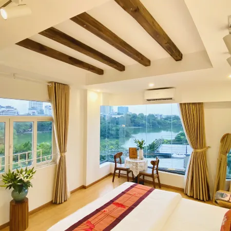 La Mandarina Hotel & Travel at 13 Hang Hanh Street Отели рядом с достопримечательностью «Хоанкием»