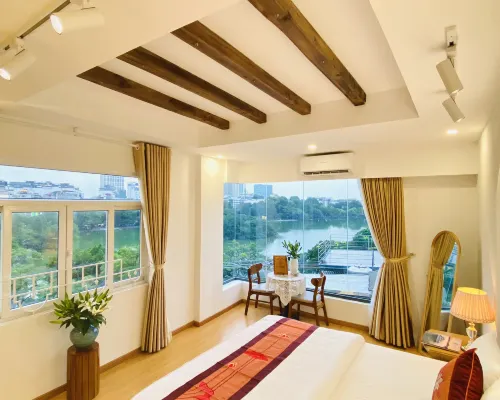 La Mandarina Hotel & Travel at 13 Hang Hanh Street โรงแรมใกล้ประตูเมืองเก่า