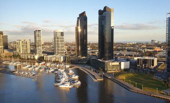 Melbourne Lifestyle Apartments - Best Views on Collins