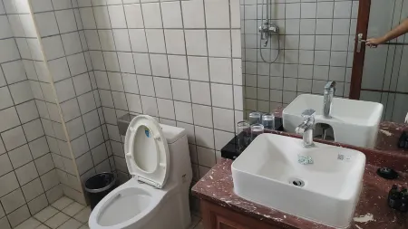 Ledongzhou Le International Hotel (Huangliu) Отели рядом с достопримечательностью «Huangliuzhen»