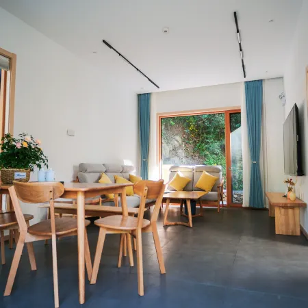 Liuba Pusu Shiguang B&B