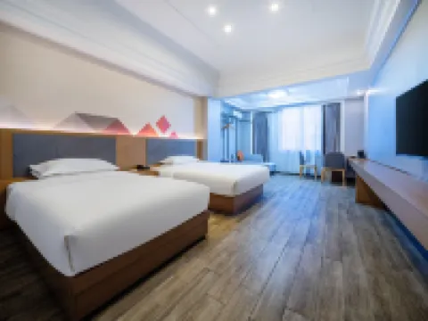 Borrman Hotel (Zhanjiang Dingsheng Plaza Guanhai Promenade)