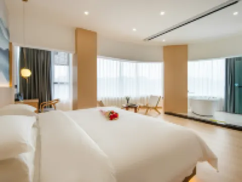 Jiangshang Lingyun · Qingwan Hotel (Zhanggong Bridge Shangzhongshun Gourmet Street) Hotel di Leshan