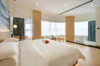 Jiangshang Lingyun·Qingwan Hotel (Leshan Giant Buddha Zhanggongqiao Food Street)