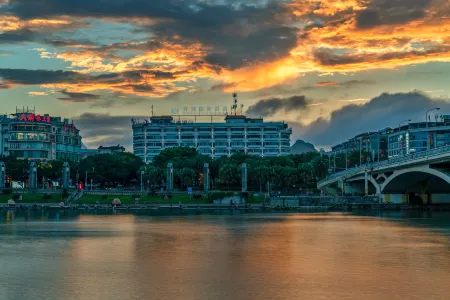 Universal international hotel (Guilin Liangjiang Sihu Elephant Trunk Mountain Branch)