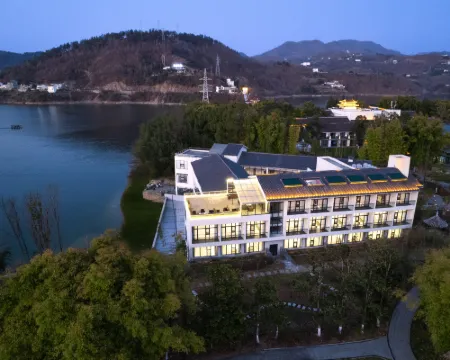 Ankang Yinghu Xiaoyin Resort Hotel Hoteles en Ankang