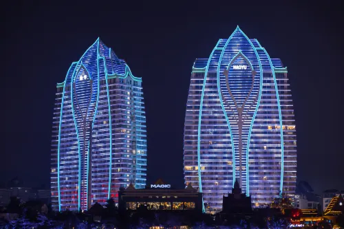 Twin Tower Star Holiday Hotel (Splashing Square Jiangbian Night Market)