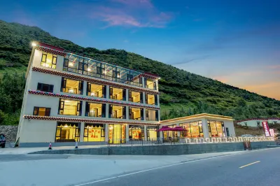 Kangding Xinyue Hostel (Zhonggu village shop) Hotels in Zhonggu Village/Mugecuo