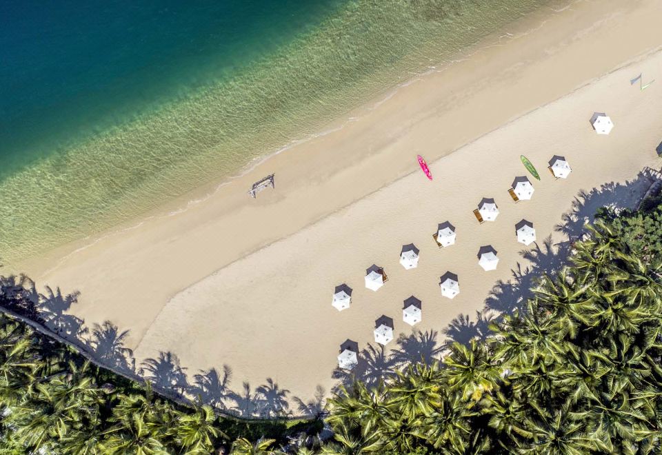 멀펄르 혼 탐 리조트의 야외 수영장