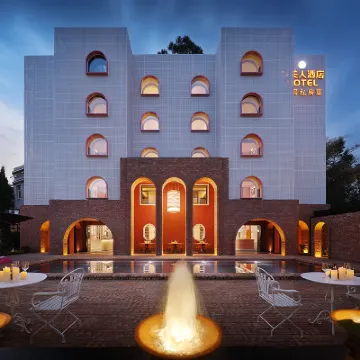 Kunming Sleeping Beauty Garden Pool  Hotel (Dianchi Xishan Scenic Area) Hotel berhampiran Kunming Xishan Scenic Resort