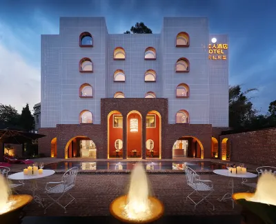 Kunming Sleeping Beauty Garden Pool  Hotel (Dianchi Xishan Scenic Area)