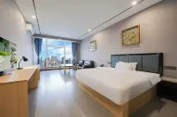 YI LIAN HOTEL