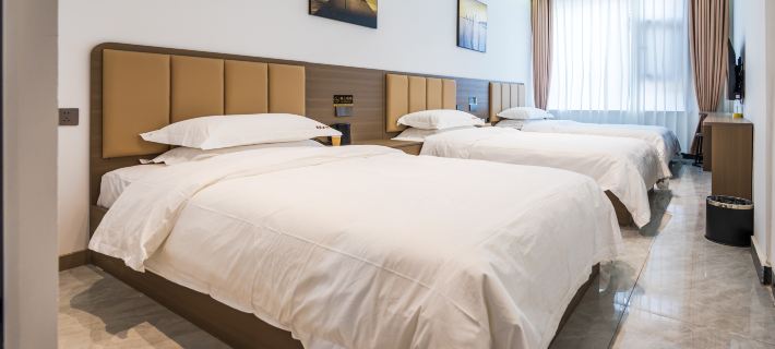There is an inn (newly built South Road branch) Hotels in Gaoping