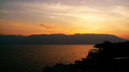 Shuanglang Jianglu Lunas Litus Hotel Отели рядом с достопримечательностью «Daoyibang Fishing Village»