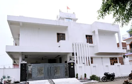 Rama Kutumb Homestay Отели в г. Айодхья