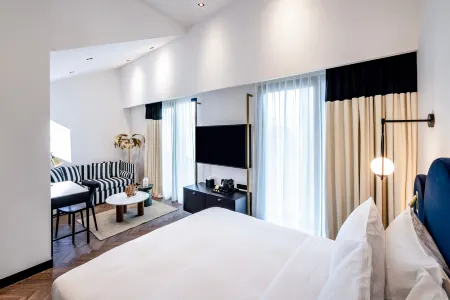 Doubletree by Hilton Nice Centre Iconic Отели рядом с достопримечательностью «Musee Prieure du Vieux Logis»