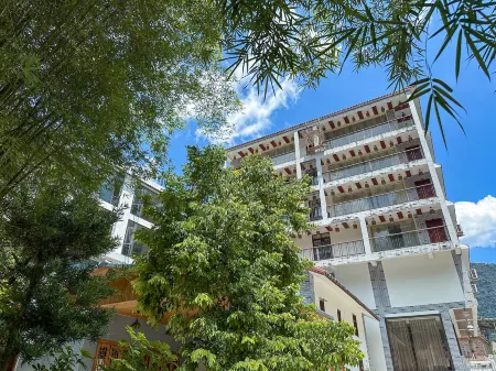 Yangshuo Xibian Bole Hotel (Xingping Ancient Town 20 yuan Scenic Area) Отели рядом с достопримечательностью «Li River Scenic Area»