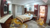 Yangguang Holiday Hotel Hotels near Gongliuxian Diehu Park