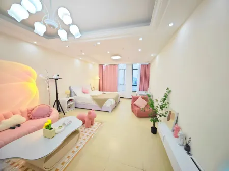 Zhitinglan Movie Hotel (Xinyang Railway Station Tianrun Plaza) Отели рядом с достопримечательностью «Xinyang Normal University»