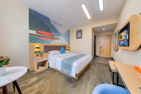 Yuxi Light Luxury hotel Отели рядом с достопримечательностью «Donglin Temple»