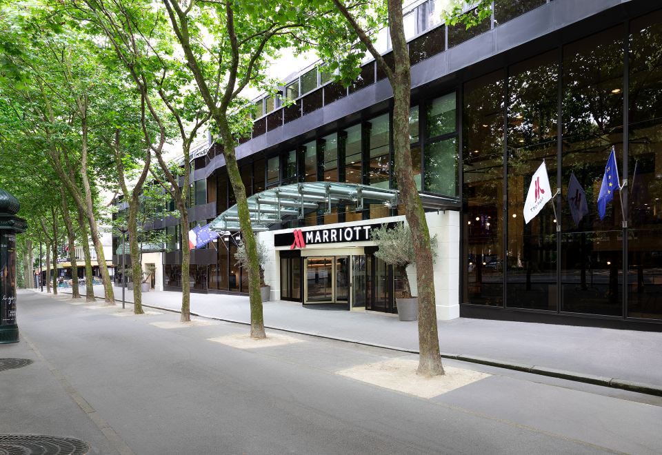 파리 메리어트 호텔의 로비 모습