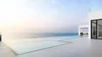 AIR HOTEL Sihanoukville - SKY POOL & FREE LAUNDRY - 5min to Boat Pier
