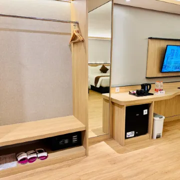 Orchardz Hotel Industri Jakarta Kemayoran Отели рядом с достопримечательностью «Торговый центр Sunter Mall»