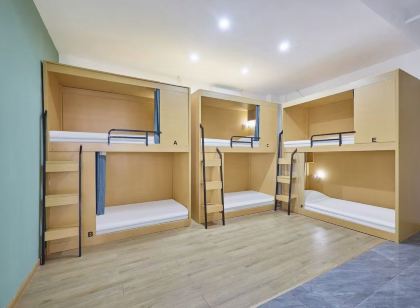Shengxia Guangnian Hostel