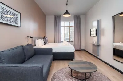 HAVN Aparthotel by Totalstay Hotel dekat South African Jewish Museum