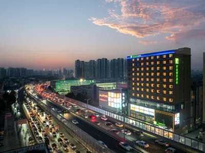 Holiday Inn Express Zhengzhou Nongye Road, an IHG Hotel Hotel in zona Zhongyuan University of Technology (South to Gelong Industry)