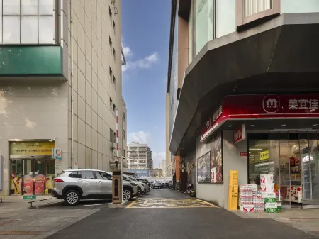 IU Hotel ( Changsha IFS Wuyi Square Station )