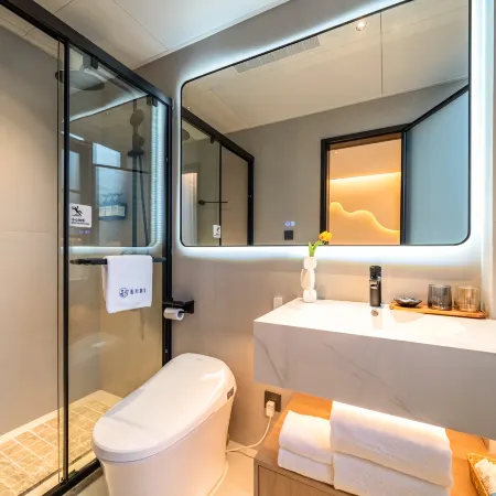 Lotus Pond Retreat Designer Hotel (People's Square Taoyangli)