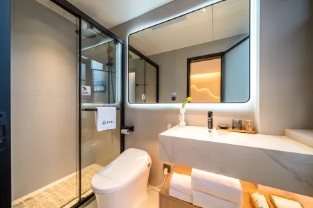 Lotus Pond Retreat Designer Hotel (People's Square Taoyangli) Отели рядом с достопримечательностью «Moon Lake Scenic Area»