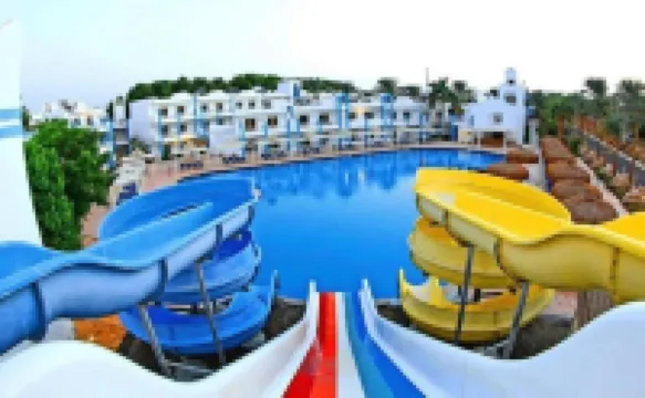 Hostgool Chalets Mirage Bay Resort & Aqua Park