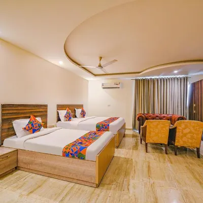 Hotel Lakshmi Palace Các khách sạn gần Đại học JNU