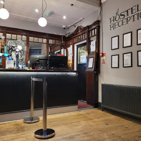 Queen Elizabeth Hostel Отели рядом с достопримечательностью «Железнодорожный вокзал Клэпхем Джанкшн»