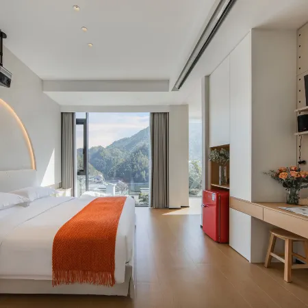Space KONGEE·Family Pool Stream Tracing Designer Aesthetic Villa (Anji Yun Shang Grassland Resort)