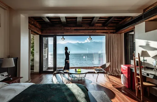 高堂·HolidayVilla｜設計師半山海景度假民宿（大理洱海店）