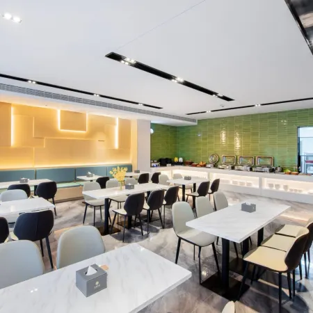 Jinjiang . Chonpines Hotel（Guigang Jingang Avenue High-speed Railway Station Branch）
